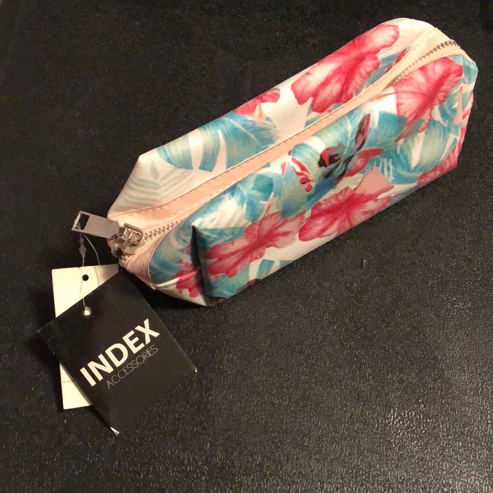 ⭐️ Makeup Bag